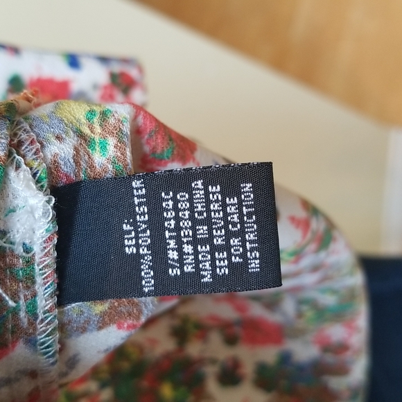 2/$12 Spring Floral 3/4 Sleeve Crop Top Size S - Picture 7 of 9